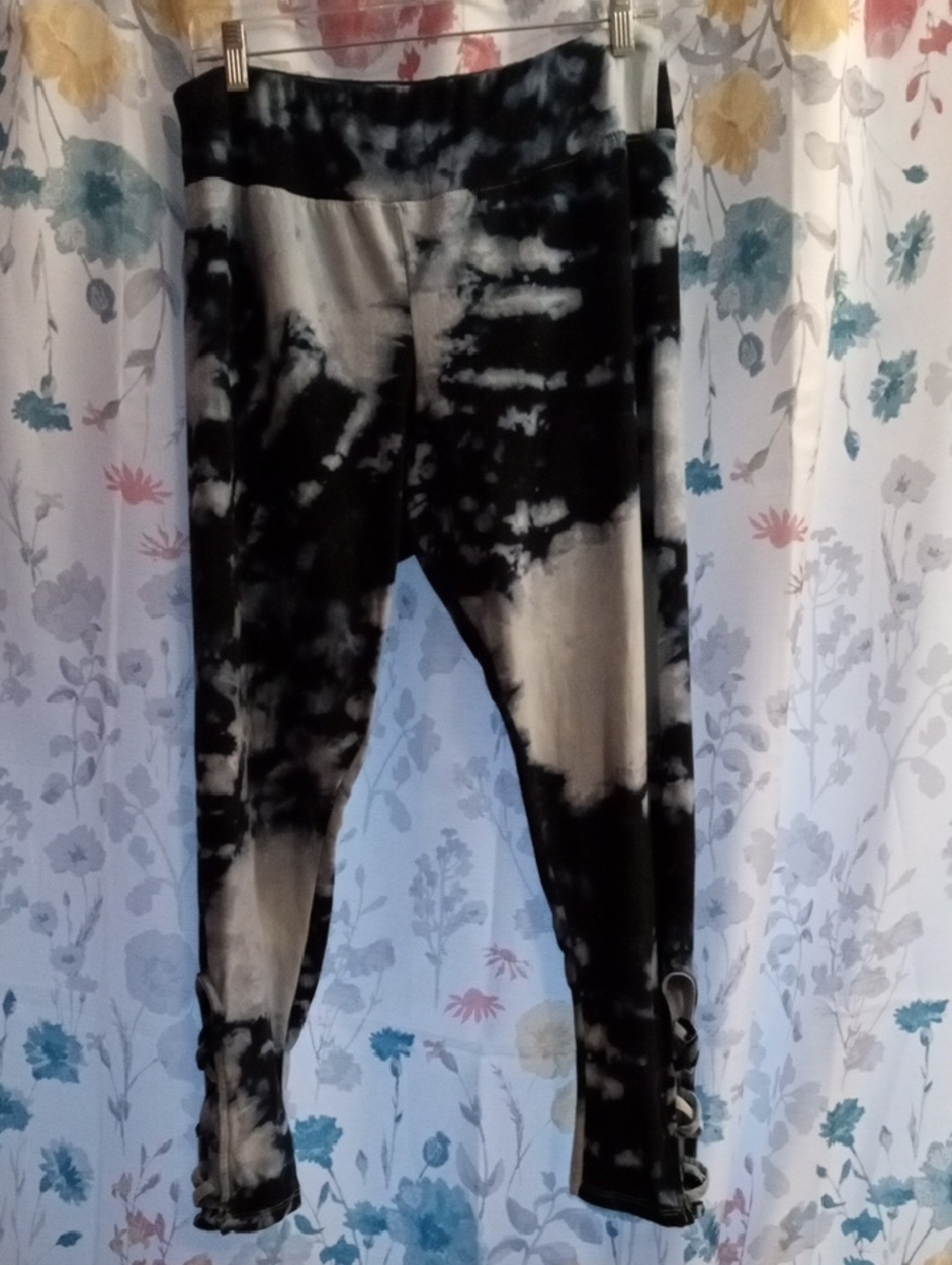 🇺🇸 Sale! 30% Off 3 Items Rue21 Tie-Dye Leggings with Lace-Up Ankles